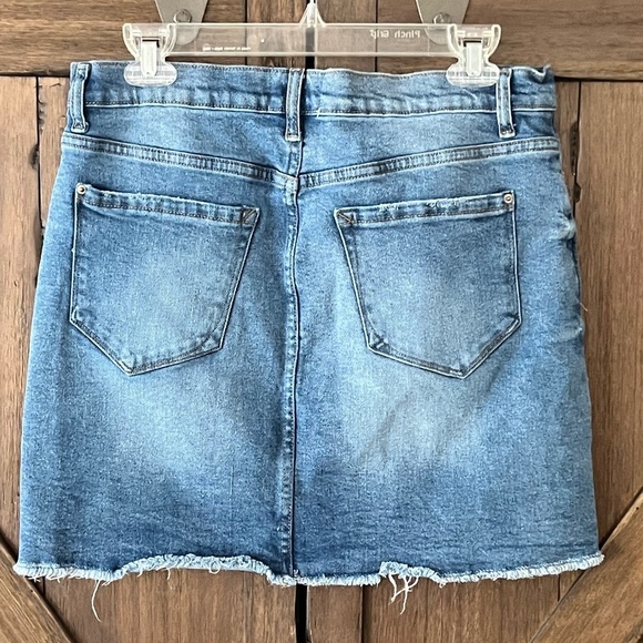 Kensie Jeans Vintage Luxe Button Up Frayed Hem Denim Mini Skirt Size 29 EUC - Picture 2 of 6